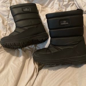 Youth boots